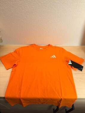 adidas Boys Med Orange Small Logo Performance T-Shirt Size M (10/12)
